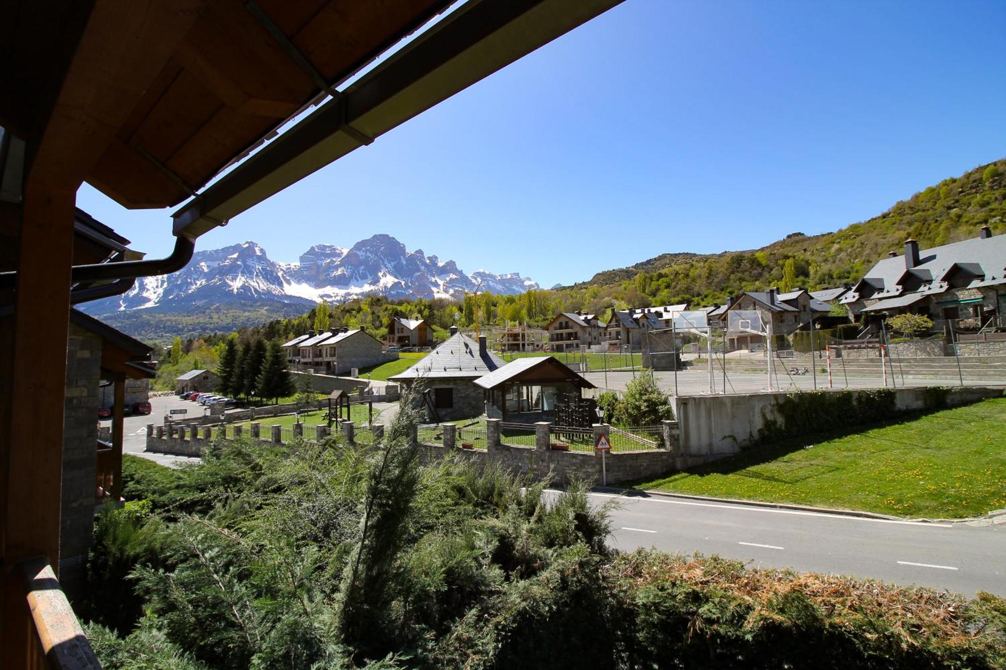 Villa Nuria Tramacastilla de Tena Eksteriør billede
